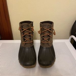 Sperry Women’s Saltwater boots- brown/olive. Size 9.5. Gently loved. No rips.